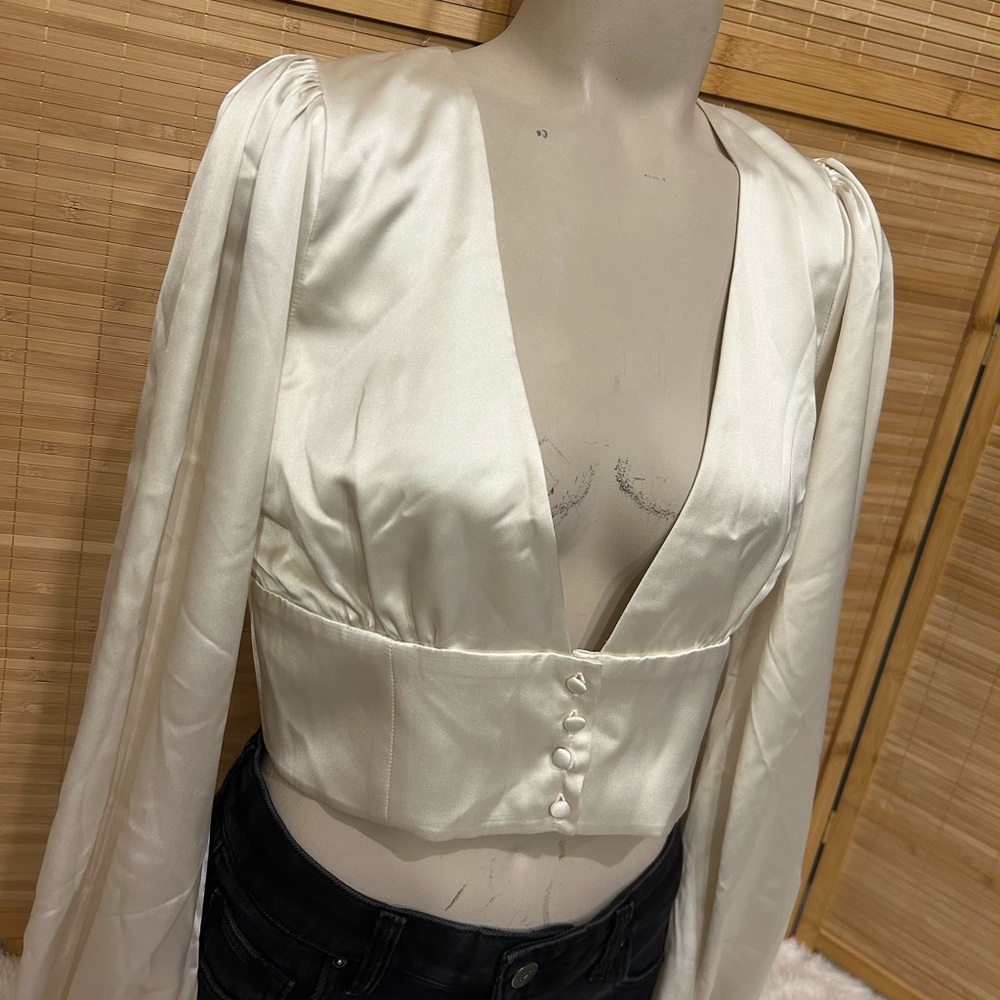 Meshki cream satin cropped blouse puff sleeves button up v-neck top shirt large - Picture 2 of 9